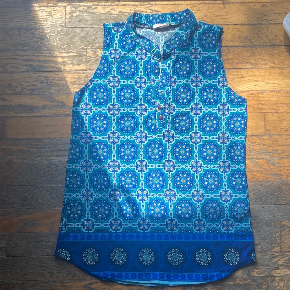 10/&10 Claudia Richard Blue Geometric Sleeveless Top M